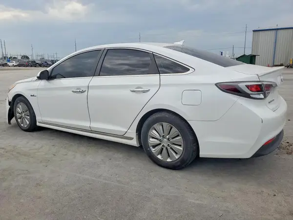 KMHE24L18GA021710 2016 HYUNDAI SONATA - Image 2