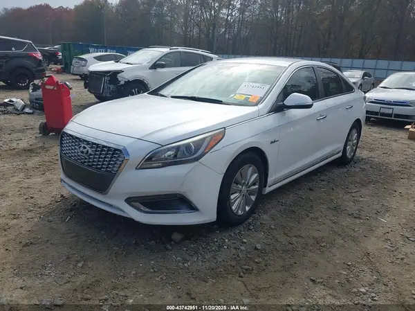 KMHE24L18GA021819 2016 HYUNDAI SONATA - Image 2