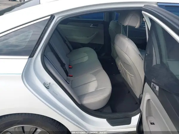 KMHE24L18GA021819 2016 HYUNDAI SONATA - Image 8
