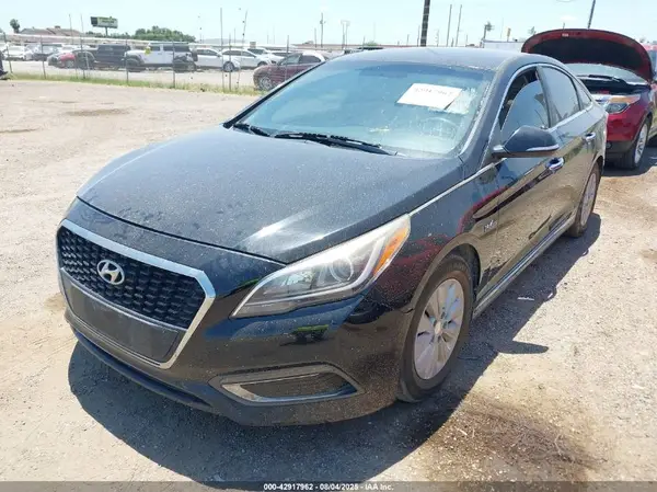 KMHE24L18GA022002 2016 HYUNDAI SONATA - Image 2