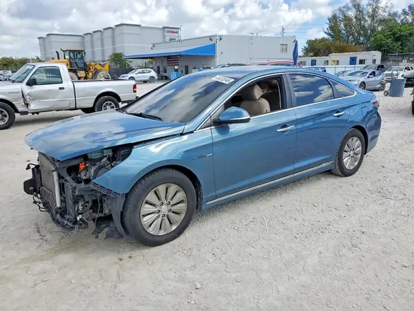 KMHE24L18GA025689 2016 HYUNDAI SONATA - Image 1