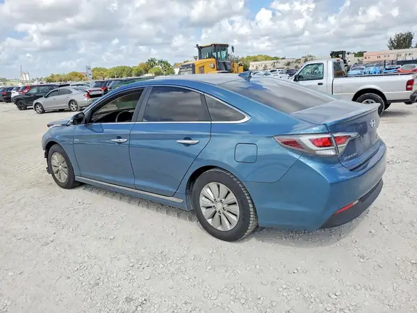 KMHE24L18GA025689 2016 HYUNDAI SONATA - Image 2