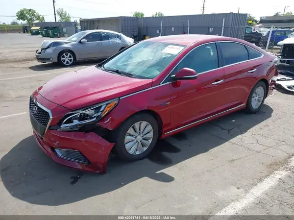 KMHE24L18GA026079 2016 HYUNDAI SONATA - Image 2