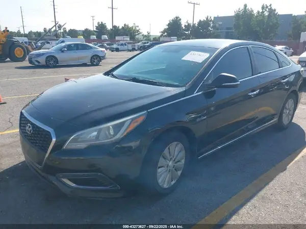 KMHE24L18GA027782 2016 HYUNDAI SONATA - Image 2