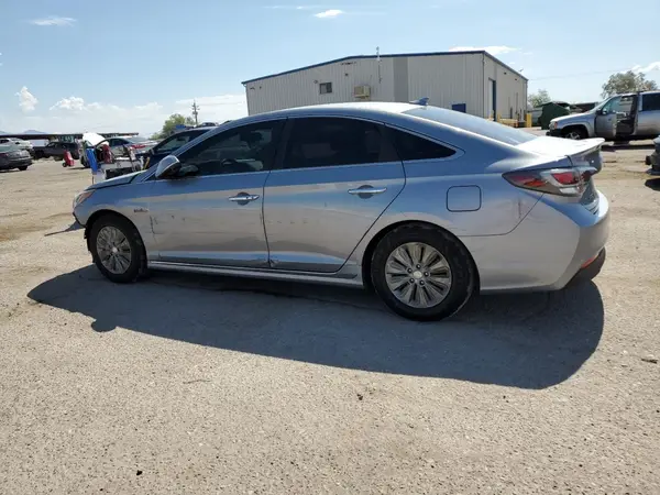 KMHE24L18GA028785 2016 HYUNDAI SONATA - Image 2