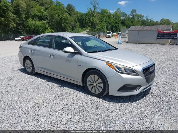KMHE24L18GA028804 2016 HYUNDAI SONATA - Image 1