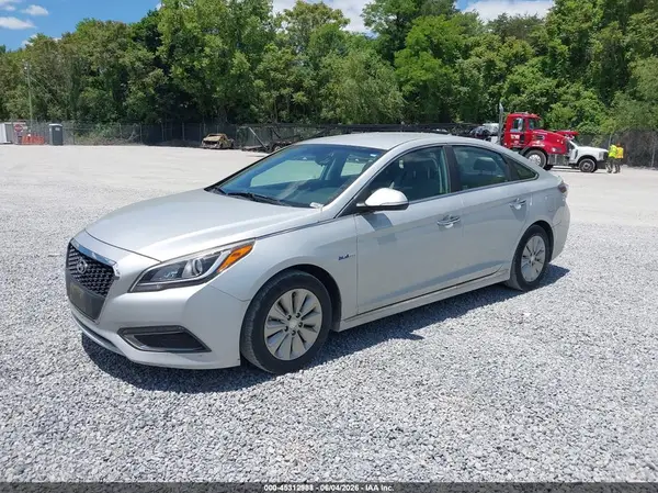 KMHE24L18GA028804 2016 HYUNDAI SONATA - Image 2