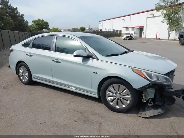 KMHE24L18GA028852 2016 HYUNDAI SONATA - Image 1