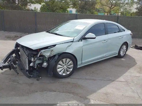 KMHE24L18GA028852 2016 HYUNDAI SONATA - Image 2