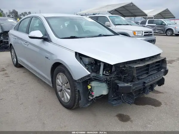KMHE24L18GA029712 2016 HYUNDAI SONATA - Image 1