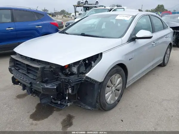 KMHE24L18GA029712 2016 HYUNDAI SONATA - Image 2