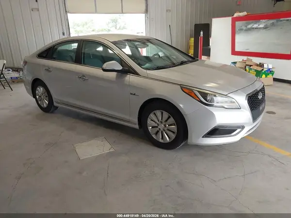 KMHE24L18GA040662 2016 HYUNDAI SONATA - Image 1