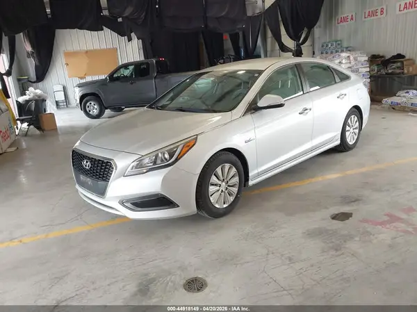KMHE24L18GA040662 2016 HYUNDAI SONATA - Image 2