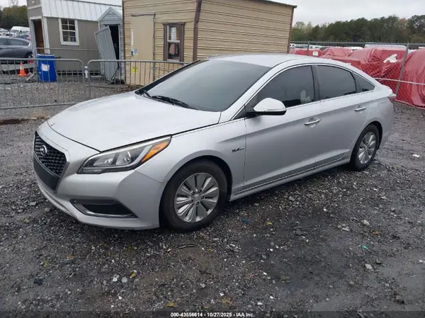 KMHE24L18GA040953 2016 HYUNDAI SONATA - Image 2