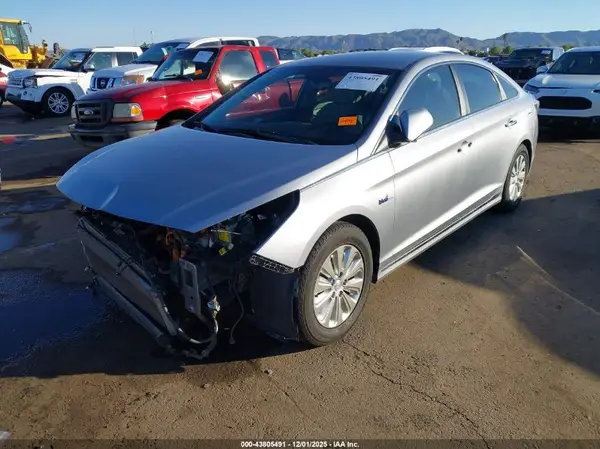 KMHE24L18GA041780 2016 HYUNDAI SONATA - Image 2