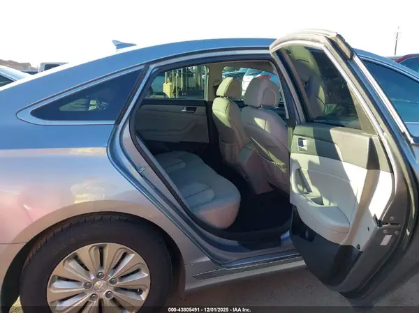 KMHE24L18GA041780 2016 HYUNDAI SONATA - Image 8