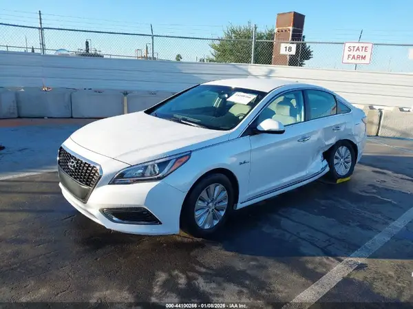 KMHE24L18HA048598 2017 HYUNDAI SONATA - Image 2