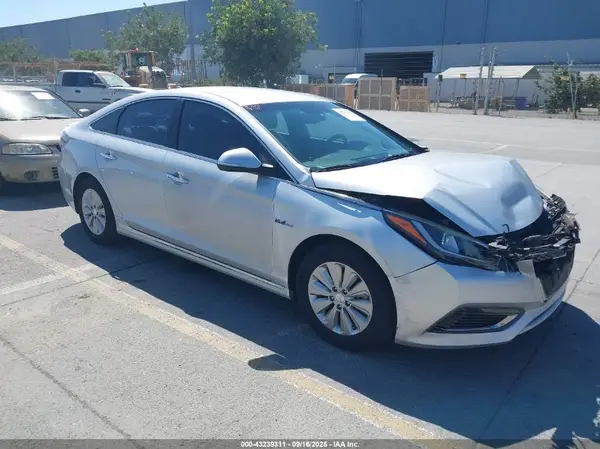 KMHE24L18HA051100 2017 HYUNDAI SONATA - Image 1