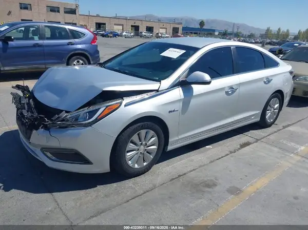 KMHE24L18HA051100 2017 HYUNDAI SONATA - Image 2