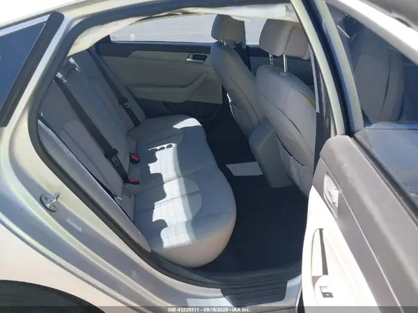 KMHE24L18HA051100 2017 HYUNDAI SONATA - Image 8