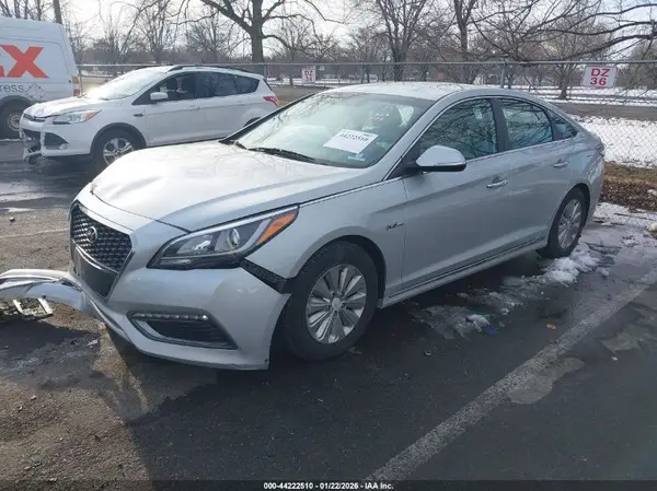 KMHE24L18HA058239 2017 HYUNDAI SONATA - Image 2