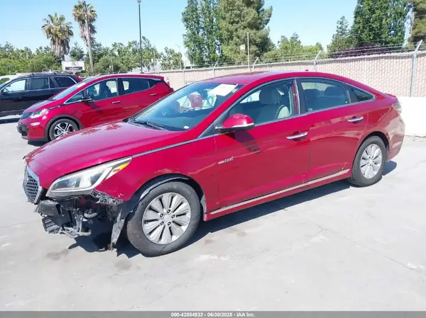 KMHE24L19GA011493 2016 HYUNDAI SONATA - Image 2