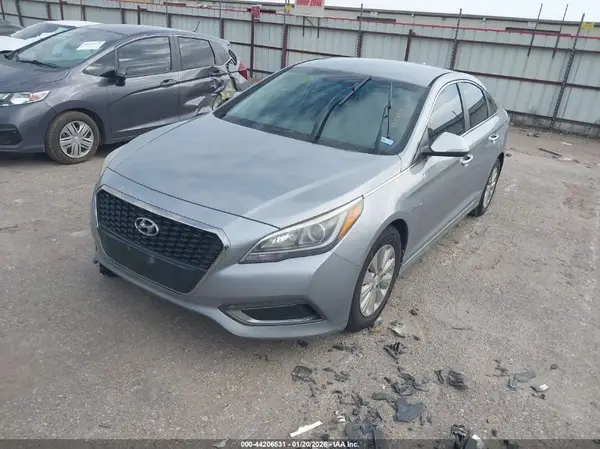 KMHE24L19GA013972 2016 HYUNDAI SONATA - Image 2