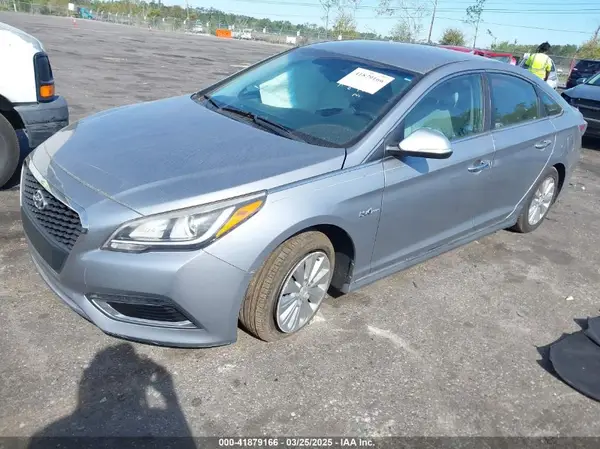 KMHE24L19GA014720 2016 HYUNDAI SONATA - Image 2