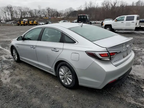 KMHE24L19GA015317 2016 HYUNDAI SONATA - Image 2