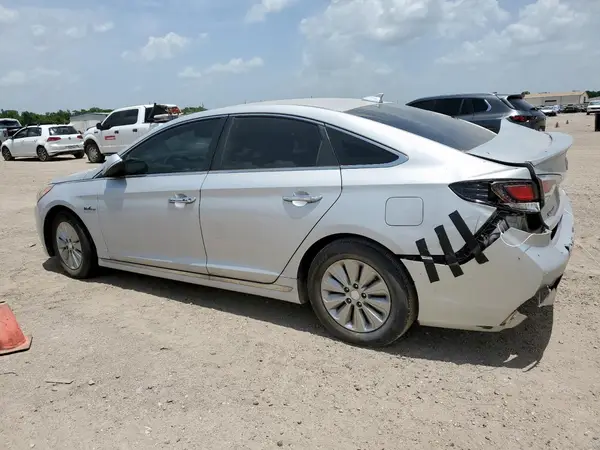 KMHE24L19GA019173 2016 HYUNDAI SONATA - Image 2