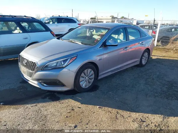 KMHE24L19GA020016 2016 HYUNDAI SONATA - Image 2