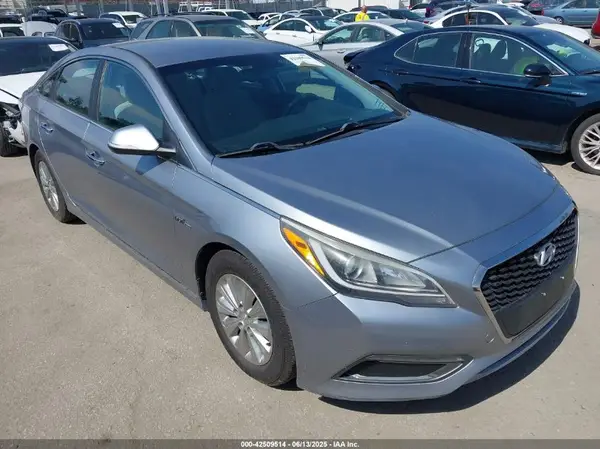 KMHE24L19GA026043 2016 HYUNDAI SONATA - Image 1