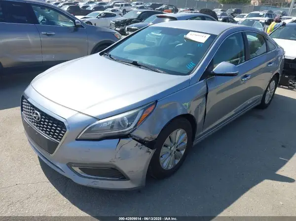 KMHE24L19GA026043 2016 HYUNDAI SONATA - Image 2