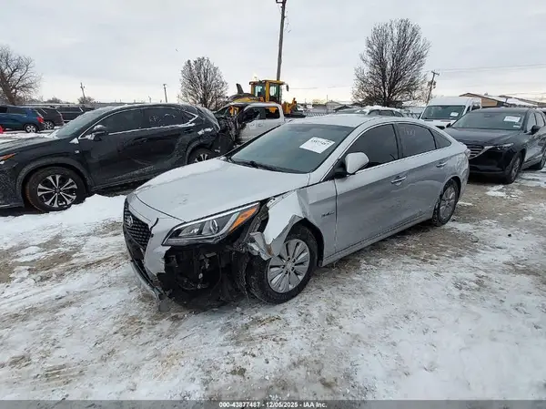 KMHE24L19GA026110 2016 HYUNDAI SONATA - Image 2