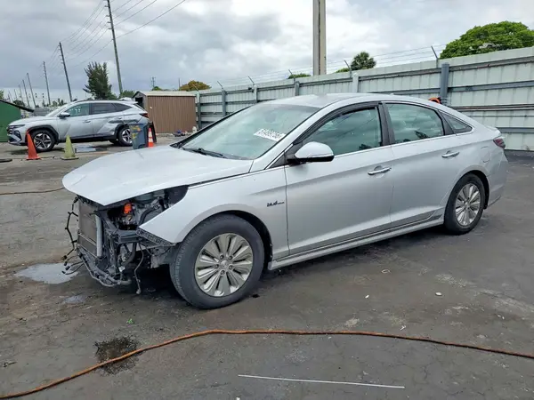 KMHE24L19GA026494 2016 HYUNDAI SONATA - Image 1