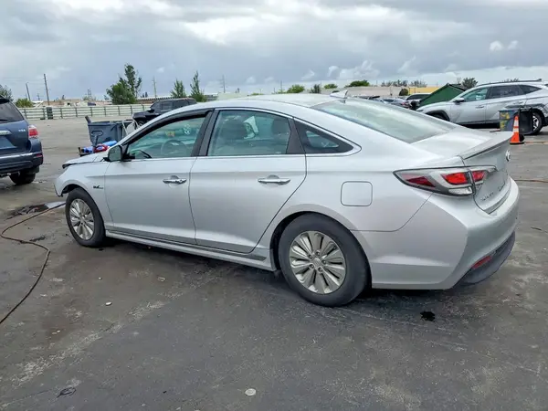KMHE24L19GA026494 2016 HYUNDAI SONATA - Image 2