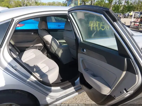 KMHE24L19GA028729 2016 HYUNDAI SONATA - Image 8