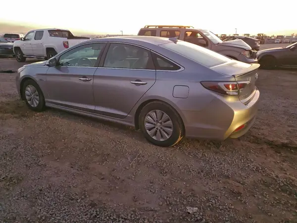 KMHE24L19GA029119 2016 HYUNDAI SONATA - Image 2