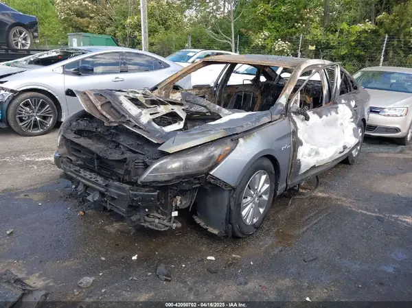 KMHE24L19GA030139 2016 HYUNDAI SONATA - Image 2