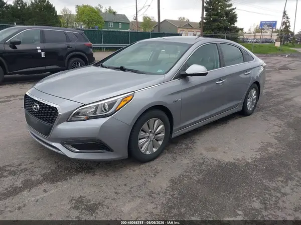 KMHE24L19GA033588 2016 HYUNDAI SONATA - Image 2