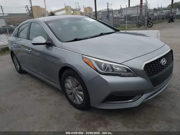 KMHE24L19GA036698 2016 HYUNDAI SONATA - Image 1