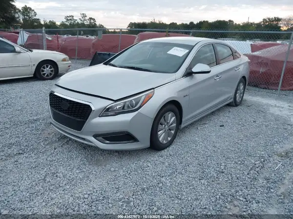 KMHE24L19GA038578 2016 HYUNDAI SONATA - Image 2