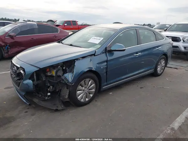 KMHE24L19GA039553 2016 HYUNDAI SONATA - Image 2