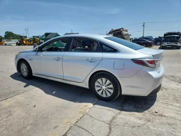 KMHE24L19GA040444 2016 HYUNDAI SONATA - Image 2
