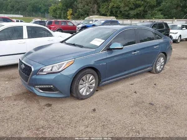 KMHE24L19GA041643 2016 HYUNDAI SONATA - Image 2