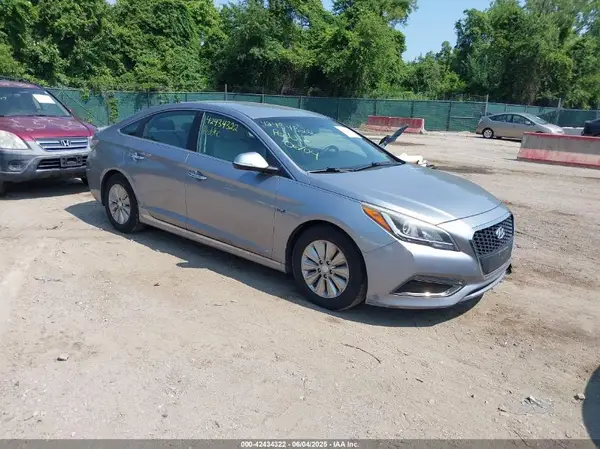 KMHE24L19HA043524 2017 HYUNDAI SONATA - Image 1