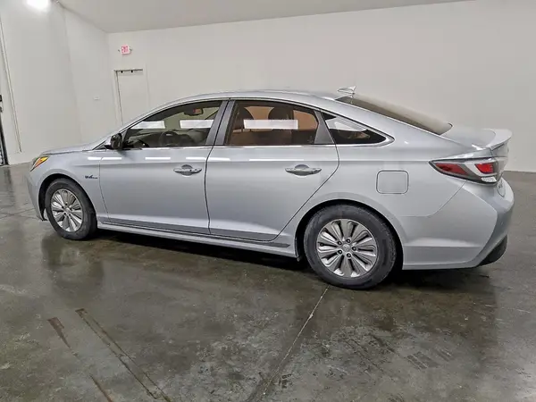 KMHE24L19HA056905 2017 HYUNDAI SONATA - Image 2