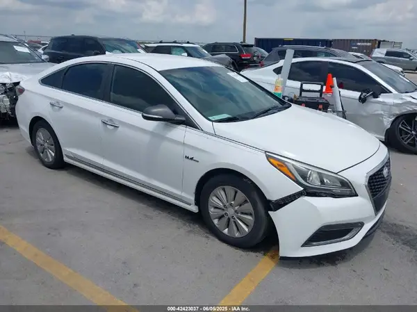 KMHE24L19HA057407 2017 HYUNDAI SONATA - Image 1