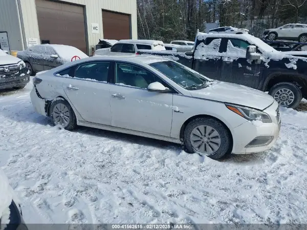 KMHE24L19HA058086 2017 HYUNDAI SONATA - Image 1