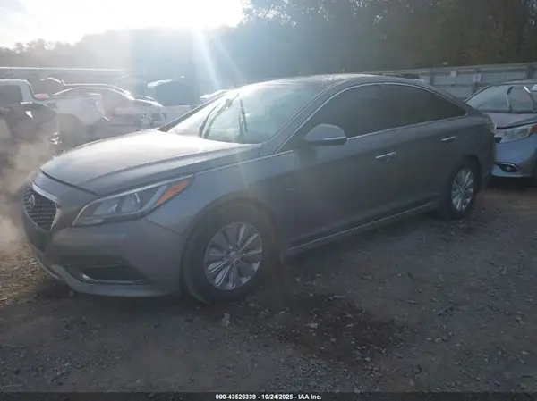 KMHE24L19HA060419 2017 HYUNDAI SONATA - Image 2